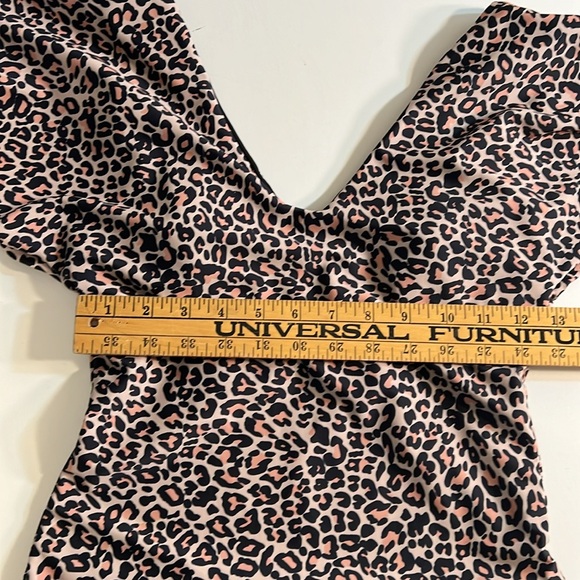 Byinns Women's V-Neck One-Piece Swimsuit w/ Sleeve~Leopard Print Sz Sm. - Picture 6 of 8